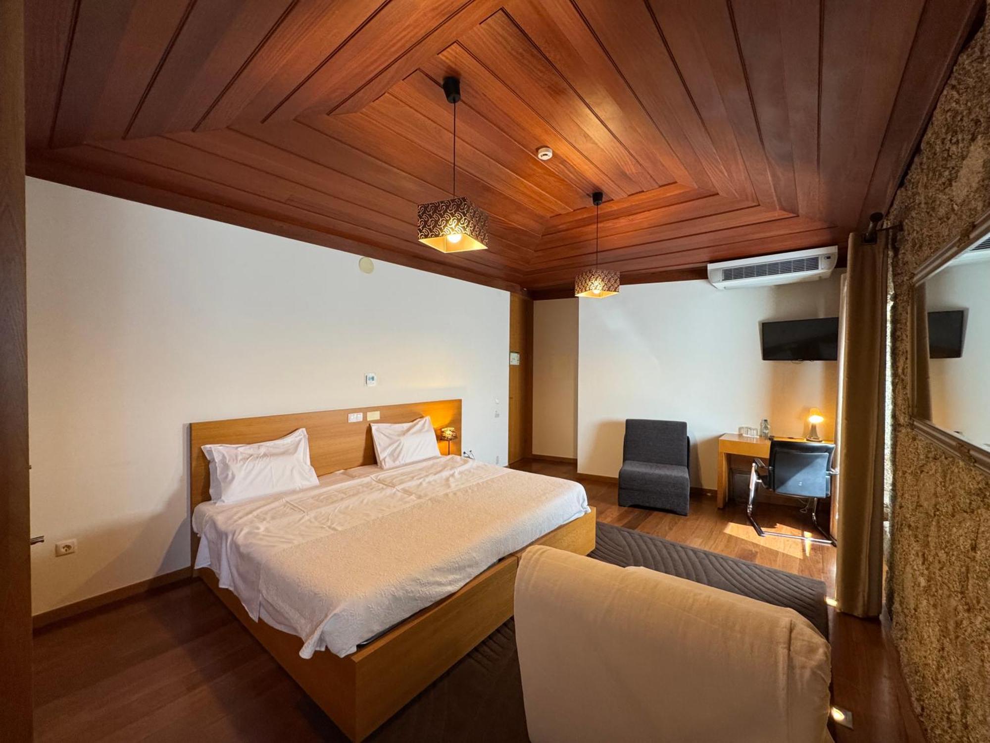Deluxe Double or Twin Room Spa Bath