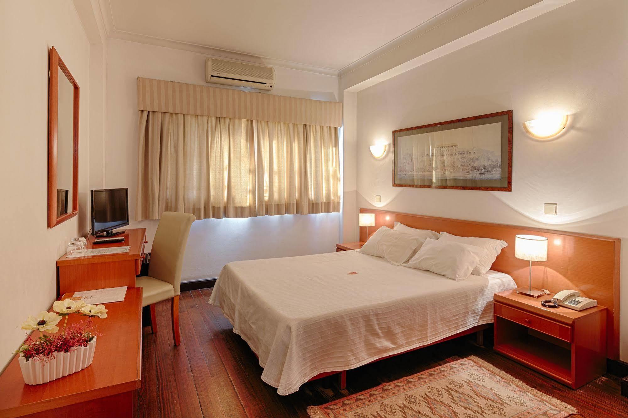 Quarto Duplo com Cama Extra